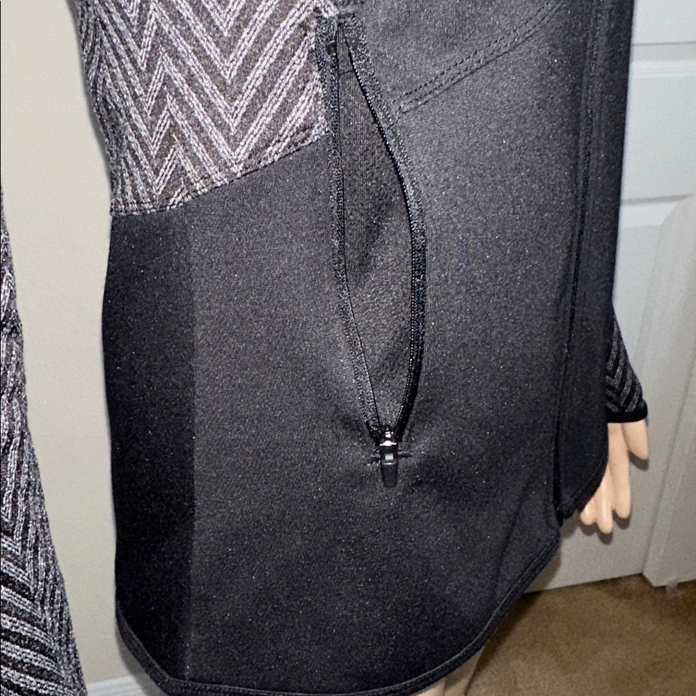 C9 by Champion Athletics Black and Gray Patterned Jacket Size XS. - Picture 6 of 16